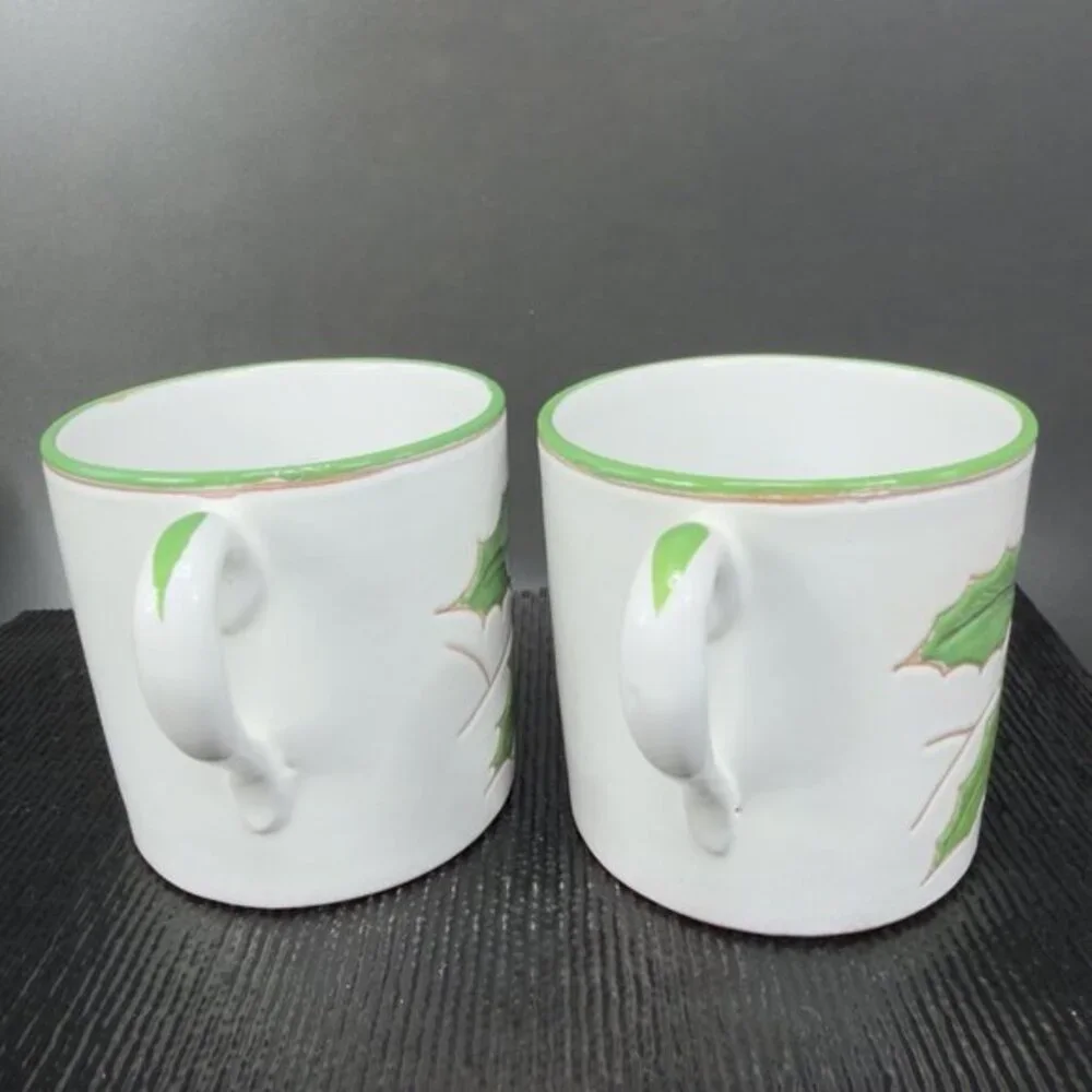 Vintage Italian Pottery Coffee Mug Cup Set 2 Mugs Holly Berry‎ Christmas Mugs